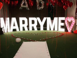 marry me aanzoek bruiloft met grote licht letters voor binnen of buiten 1